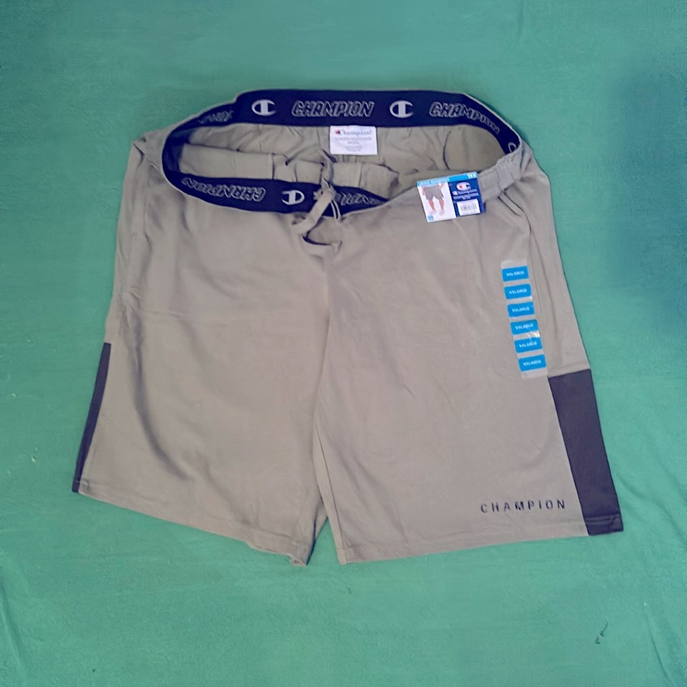 Brand New XXL champion shorts. Army Green!! ✅ (NWT)